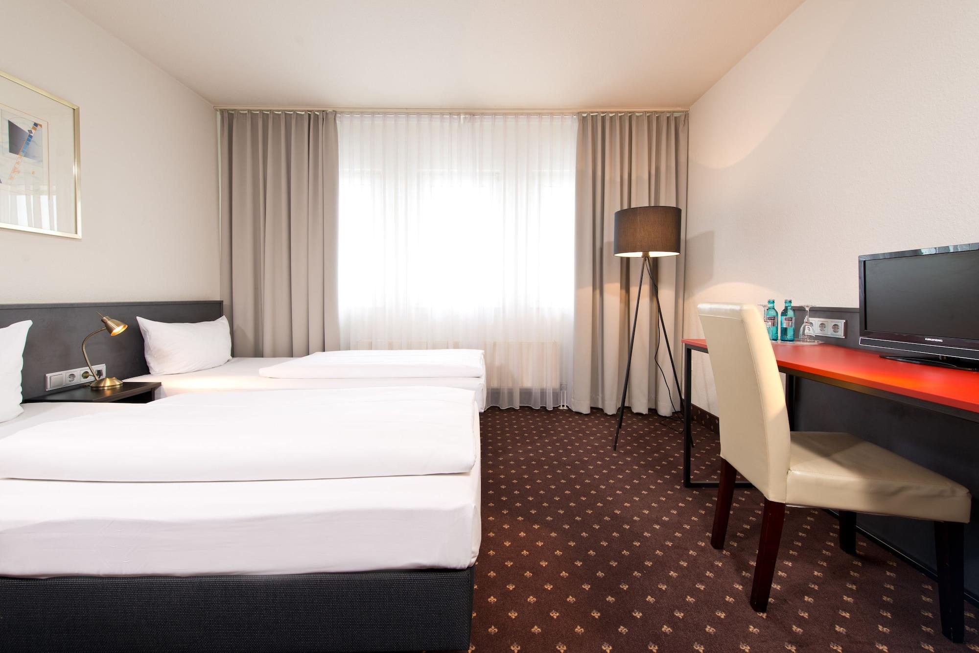 Achat Hotel Hockenheim Bagian luar foto