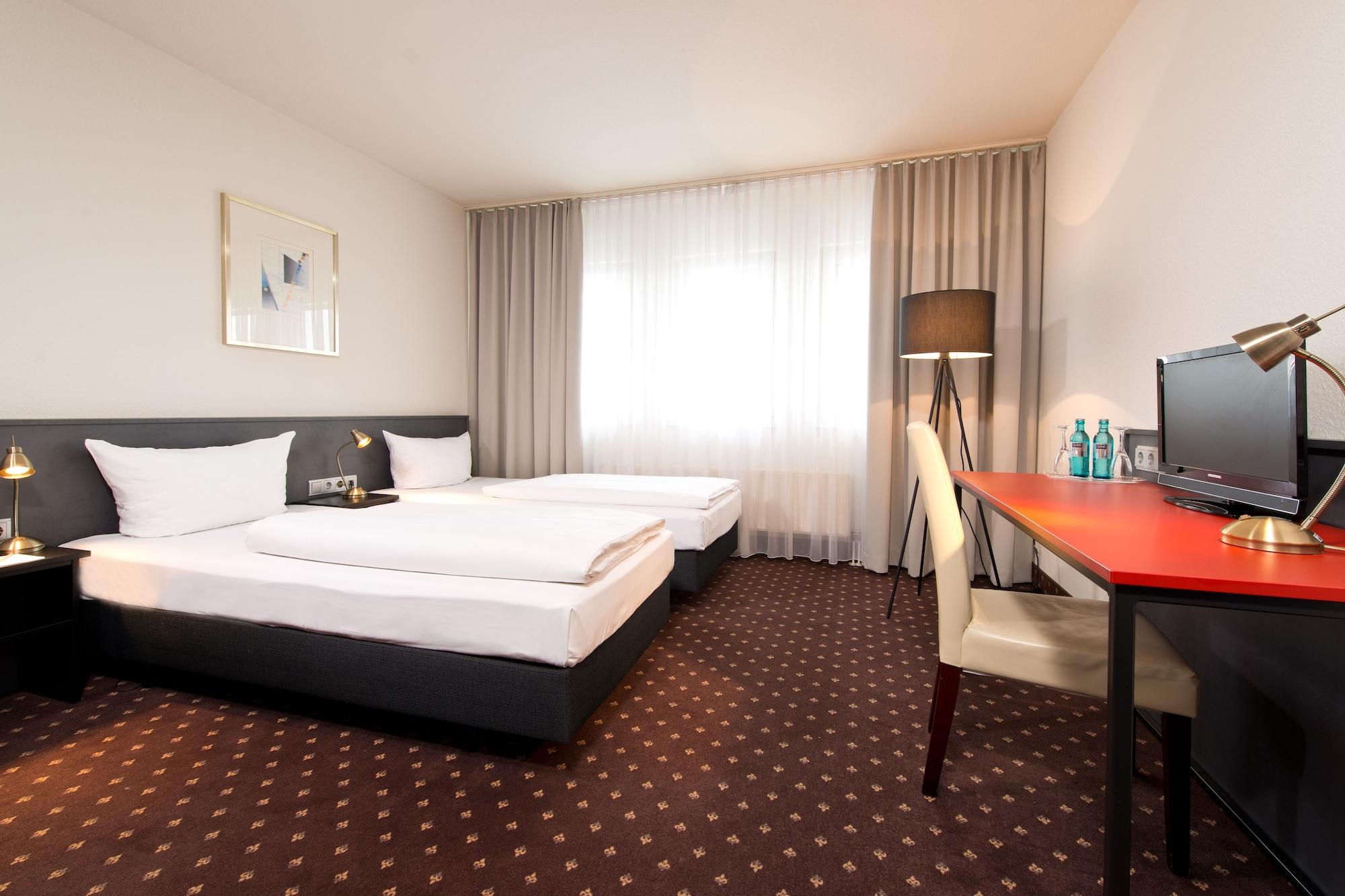 Achat Hotel Hockenheim Bagian luar foto