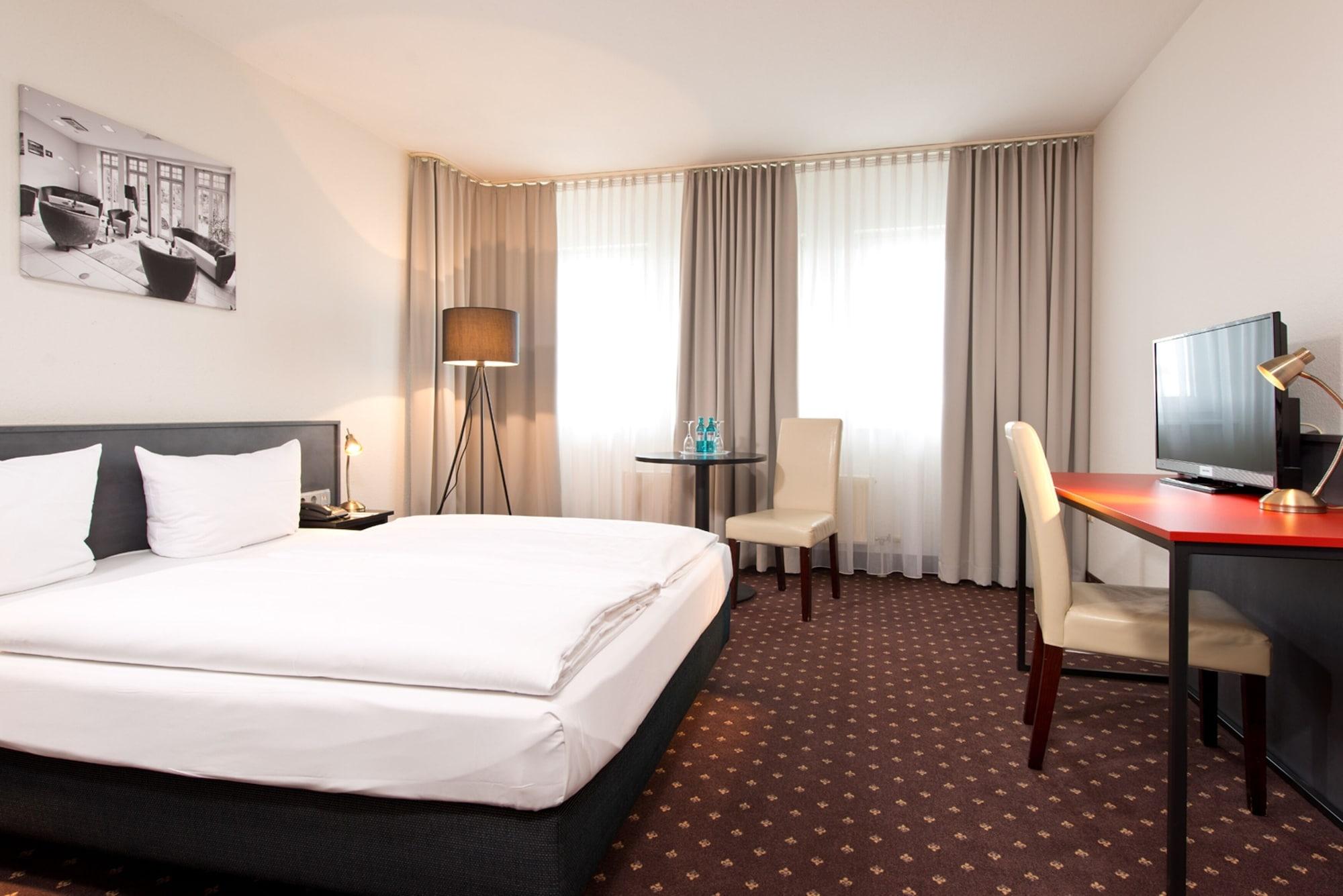 Achat Hotel Hockenheim Bagian luar foto