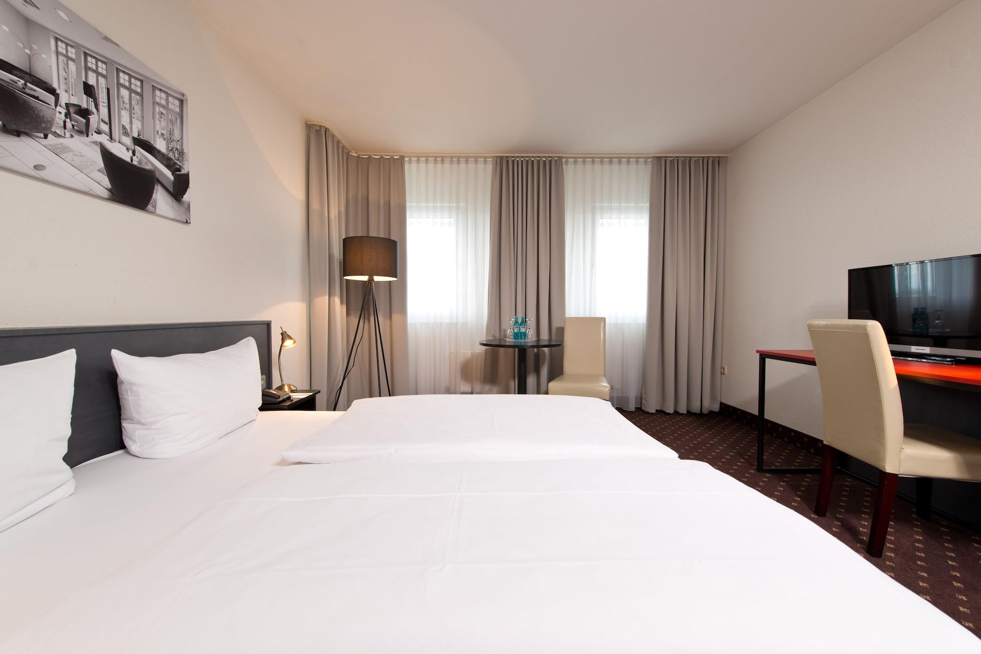 Achat Hotel Hockenheim Bagian luar foto
