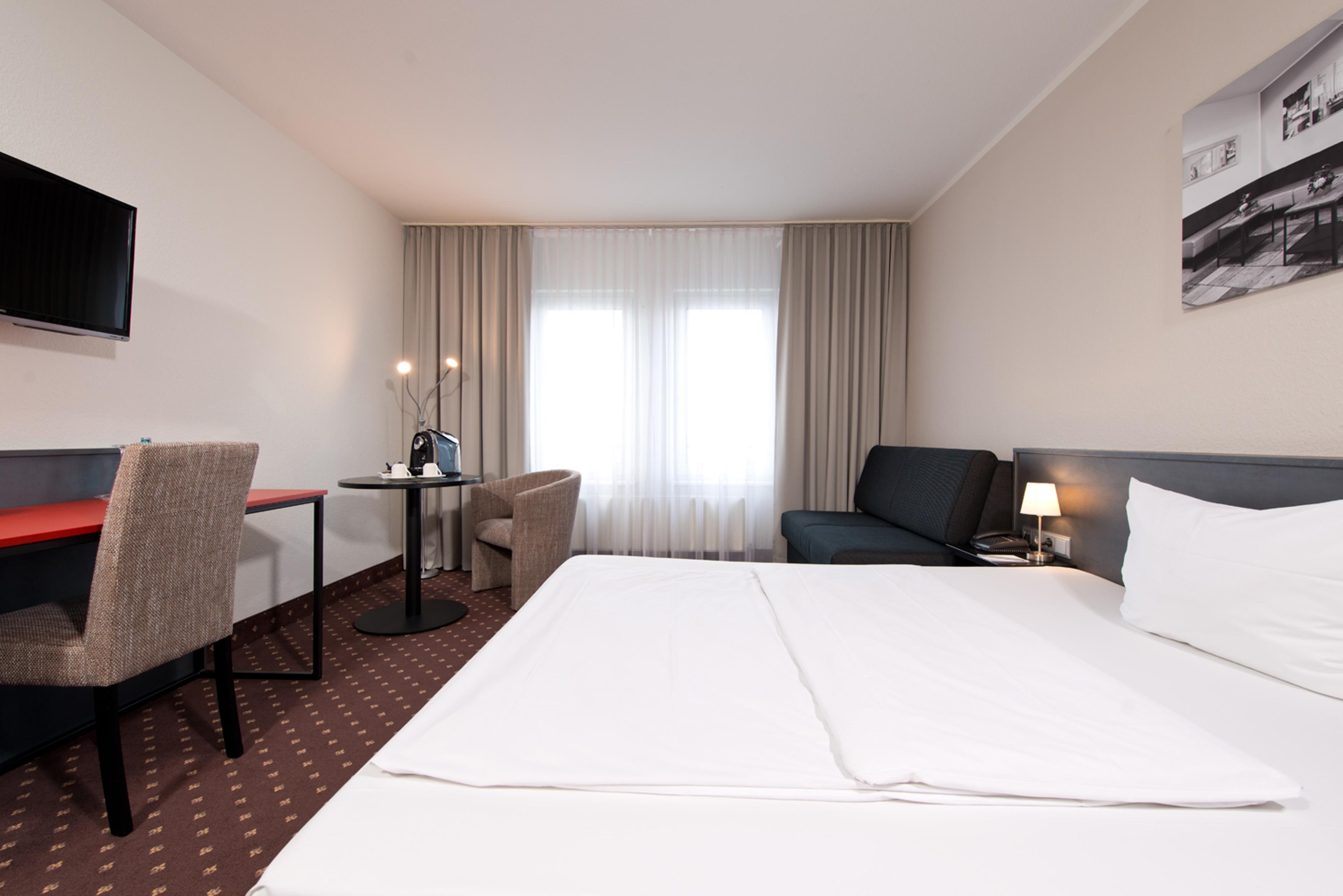 Achat Hotel Hockenheim Bagian luar foto