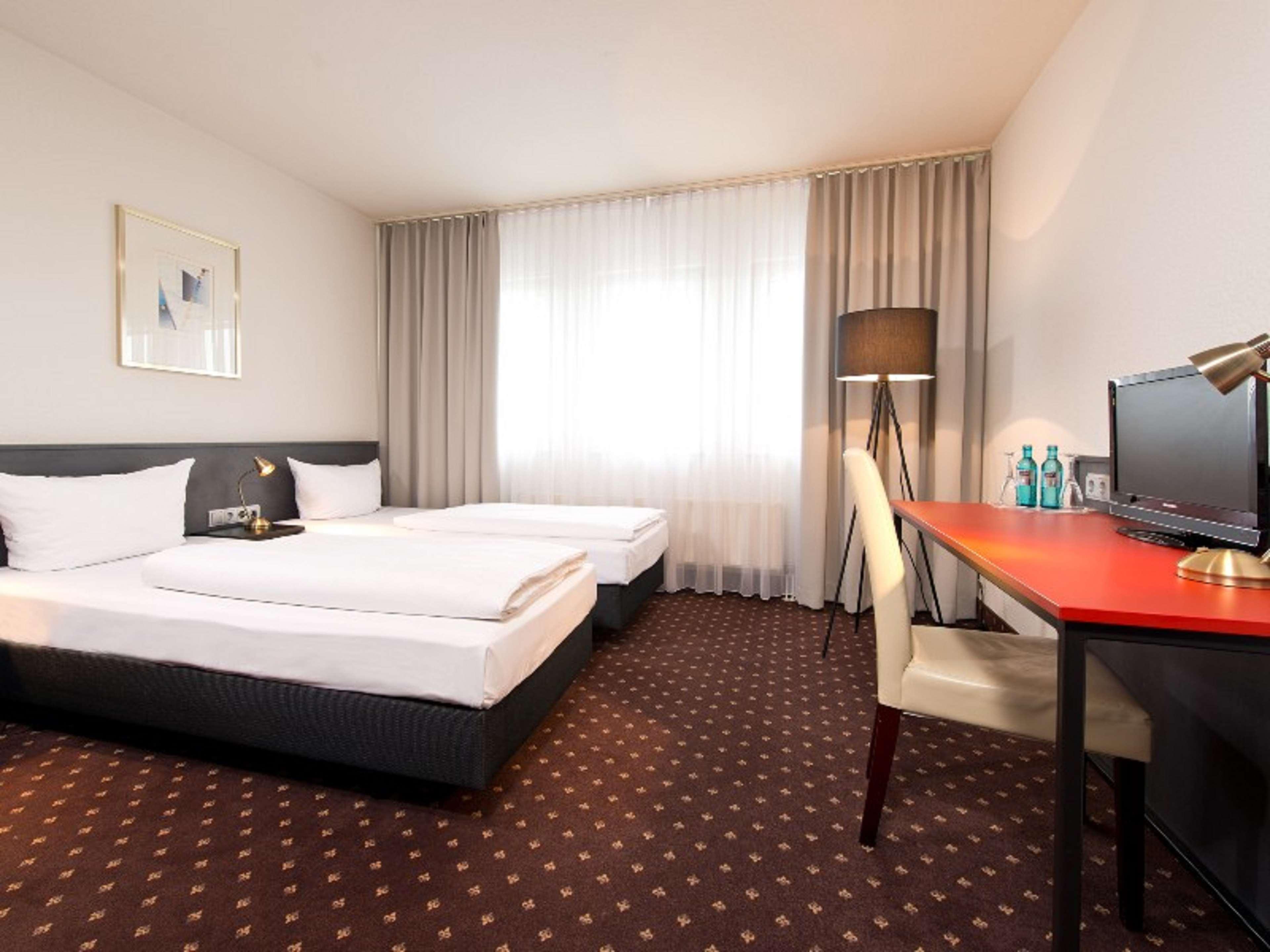 Achat Hotel Hockenheim Bagian luar foto