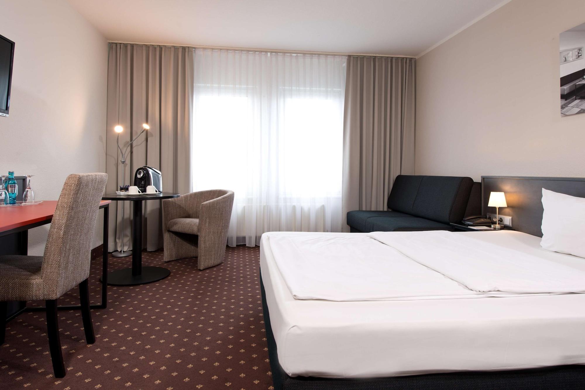 Achat Hotel Hockenheim Bagian luar foto