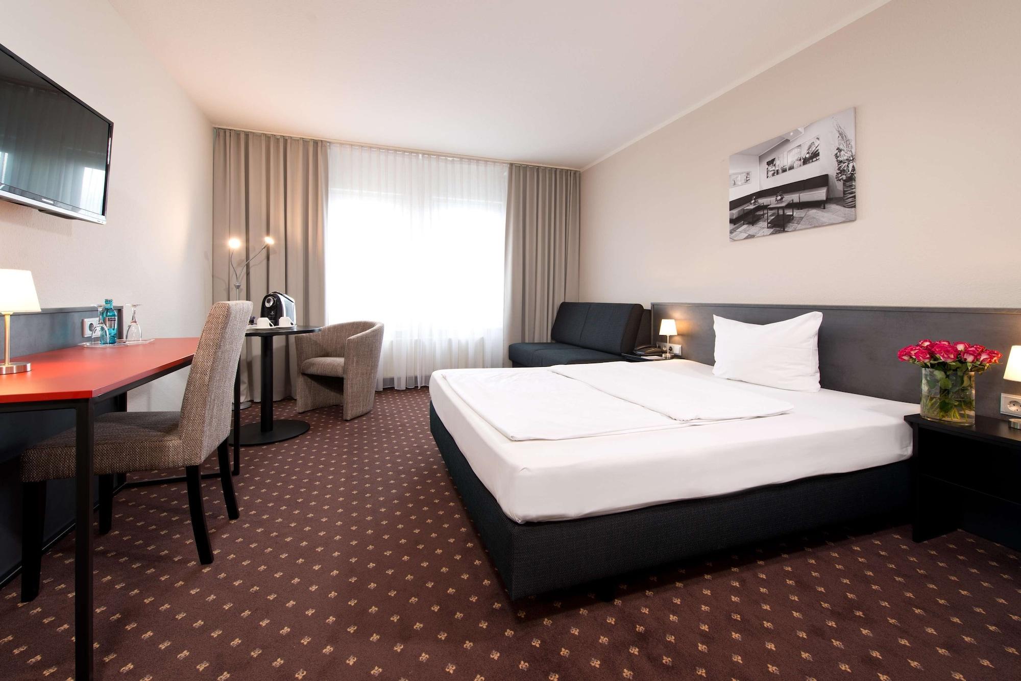 Achat Hotel Hockenheim Bagian luar foto
